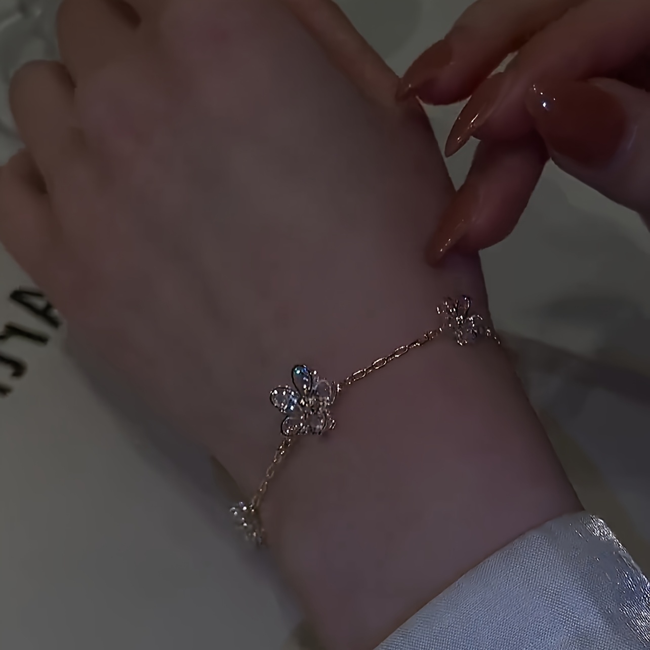 Stylish Floral Synthetic Zirconia Women's Bracelet